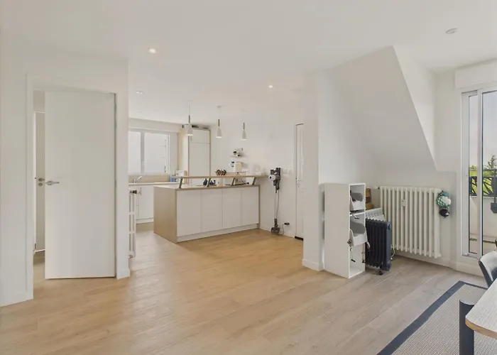 180m De La 4 Adultes - 4 Enfants Appartement